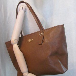 COACH Brown Taiga Leather Shoulder Handbag Large Size